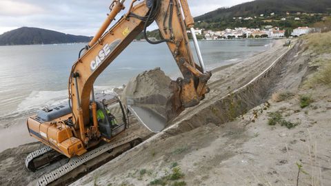 Trabajos ejecutados por Costas en la playa de A Magdalena, en el a�o 2016