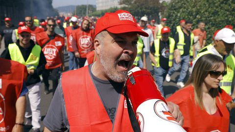 La manifestaci�n del metal por el centro de Ferrol