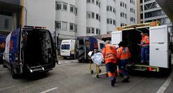 Las ambulancias, en la puertas de Urgencias.