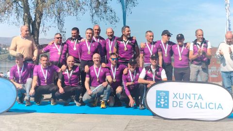 El equipo de veteranos del Virxe da Gu&iacute;a de remo.