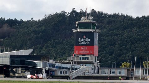 Torre de control del aeropuerto de Alvedro