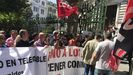 Protesta de los trabajadores de Zener ante la Junta General coincidiendo con la toma de posesi�n de Adri�n Barb�n