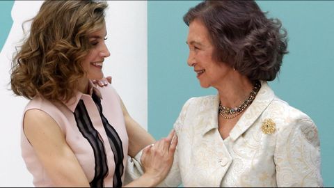 La reina Letizia y la reina Sof�a durante un acto en el a�o 2016. 