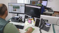 Agentes del grupo especializado contra el cibercrimen de la Guardia Civil de O Milladoiro