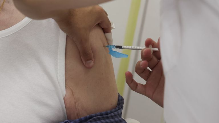 Inyecci�n de la vacuna contra el covid