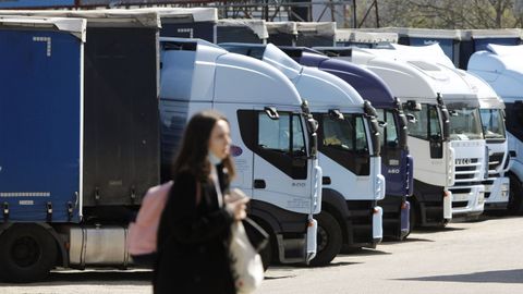 Imagen de archivo de un grupo de camiones aparcados