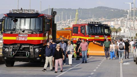 Vehiculos aparcados en la zona de As Avenidas