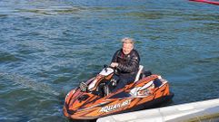 El restaurador brit�nico Gordon Ramsay visit� este mes el circuito del Racing Dakart y se subi� a un aquakart