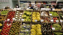 Clientes en un supermercado de Galicia.