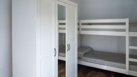 Detalle de las literas de uno de los ocho bungalós disponibles en el cámping