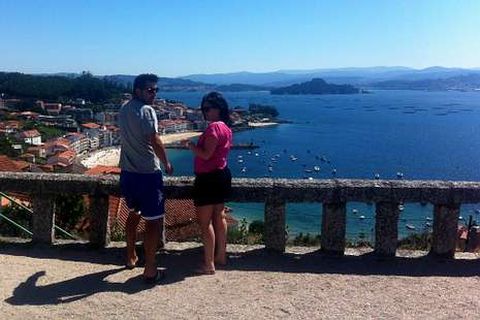 <span lang= es-es >Los miradores</span>. Algunos puntos escogidos del litoral, como el mirador de A Granxa, ofrecen vistas panor�micas de gran belleza sobre la r�a y son id�neas para sacarse fotos. 