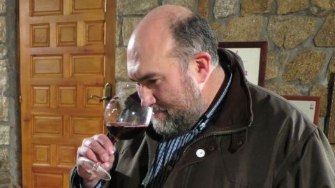 Luis Buitrn. Desde Ribeira Sacra. El fin de la vendimia en Galicia y Asturias ha coincidido este ao con el inicio de las labores en la bodega que lleva en Len.