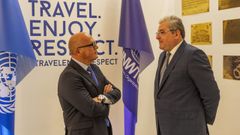 Manuel Baltar con el directivo de la Organizaci�n Mundial del Turismo Ion Vilcu, en una de las reuniones preparatorias del Congreso Internacional de Turismo Termal