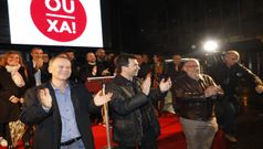 Pegada de carteles en Ourense con Gonzalo Caballero