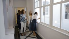 La alcaldesa, In�s Rey y subdelegada do Goberno na Coru�a, OBDULIA TABOADELA, presentan as renovadas instalaci�ns da Casa Veedur�a.
