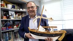 Sindo Feijoo, catedr�tico de Enxe�er�a Qu�mica da USC, defende�desde o Cretus a sostibilidade da dieta atl�ntica. �Chanceo cos meus alumnos con que, se coincidimos nun mercado, e me miran o carri�o, non me poder�n pillar. Catro d�as � semana como peixe�, ri