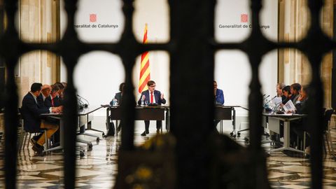 El presidente de la Generalitat, Salvador Illa, durante una reuni�n con los agentes sociales y econ�micos, en el Palau de la Generalitat, en la que abordaron�el nuevo acuerdo de financiaci�n auton�mica