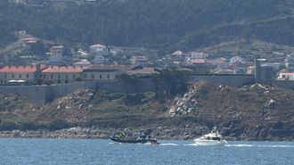 Los barcos situados a la altura del castillo de Baiona