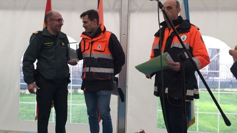 Jornada de convivencia de agrupaciones de Protecc��n Civil en Allariz.Los voluntarios veteranos recibieron homenajes y tambi�n representantes de otras instituciones, como la anfitriona, la alcaldesa de Allariz o el responsable local de tr�fico de la Guardia Civil. 