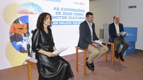 A subdirectora xeral de Arquivos e Museos, M&ordf; del Carmen Calvi&ntilde;o; o conselleiro de Cultura, Jos&eacute; L&oacute;pez; e o director xeral de Cultura, Anxo Lorenzo, presentaron este martes a programaci&oacute;n