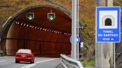Acceso al t�nel de O Sartego, en foto de archivo, por el que discurre la AP-9 entre Neda y Fene.
