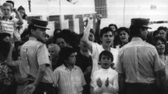 La foto refleja protestas en el a�o 1991 por los grupos de raza gitana que acud�an al colegio