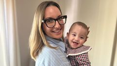 Alicia con Pedro, que naci en la semana 28 de gestacin.