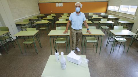 Juan Carlos Gonzlez Purrios en una aula tipo del CIFP Someso, con capacidad para 22 alumnos.