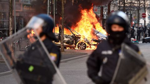 La ciudad de Frncfort ha ardido por los disturbios