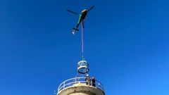 Despliegue espectacular para renovar el faro de C�es