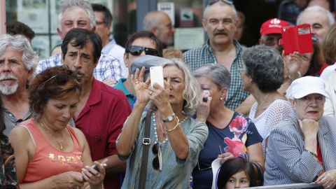Miles de personas se congregaron en la zona de salida y en muchos lugares del recorrido pese al intenso calor