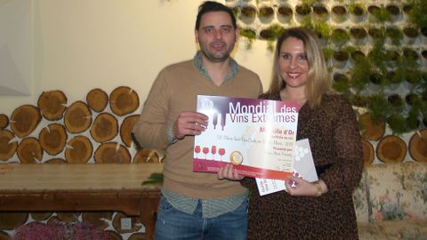 Rub�n Moure recoge el diploma acredidativo del premio que obtuvo en el concurso del Cervim