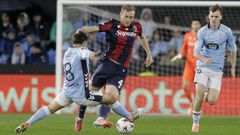 Beltr�n entra a Pobega, durante el partido en Bala�dos