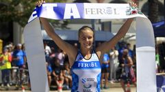 Tamara G�mez, feliz al cruzar la meta de Curuxeiras