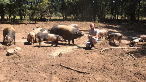 Xos� Garc�a. Pant�n. En su explotaci�n Casa da Fonte tiene vacas, gallinas... En el 2018 empez� con esta raza aut�ctona. Su idea es cerrar el ciclo y comercializar sus productos con marca propia.