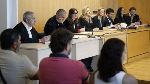 Los abogados de los sospechosos, durante el juicio