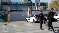 Agentes de la Polic�a Nacional investigan el caso