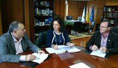 Los alcaldes de A Laracha (izquierda) y Malpica se reunieron con la delegada territorial. 