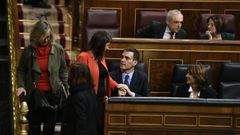 S�nchez solo comparte su estrategia con si c�rculo de confianza, entre los que est� Adriana Lastra