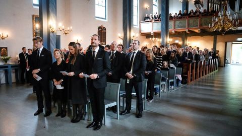 La familia real noruega se re�ne sin Mette-Marit�en la iglesia de Asker