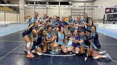 Las jugadoras del Club Volei Ourense Aceites Abril en su �ltima victoria en casa
