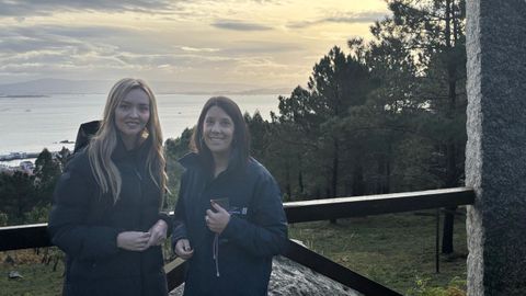 Fabiola Garc�a y Mar�a Sampedro visitaron la parcela donde est� previsto construir la residencia de mayores.