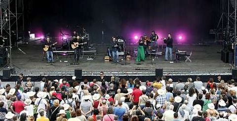 El grupo Luar na Lubre actu el sbado en la primera jornada del Festival de la Luz, que fue un xito de pblico.