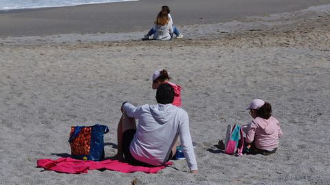 Disfrutando del sol en el paseo mar�timo y en las playas en A Coru�a