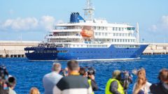 El crucero MV Hondius atracado en el puerto de Granadilla antes de poner rumbo a los Pa�ses Bajos.