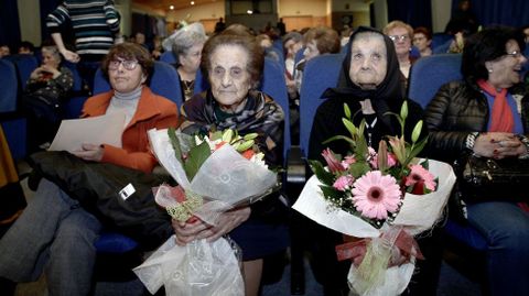 Homenaje a las amas de casa en Ribeira