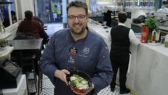 �lvaro Victoriano, con el plato de puerros del restaurante Intenso