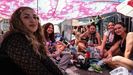 Fans esperando para entrar en el concierto de Taylor Swift en Lisboa