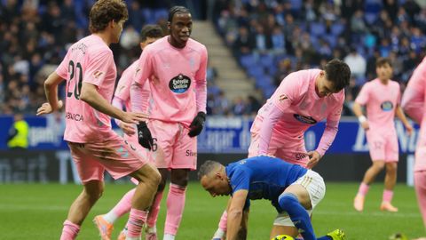 Marcos Alonso, Ilaix Moriba y Miguel Rom�n, durante el Oviedo-Celta.