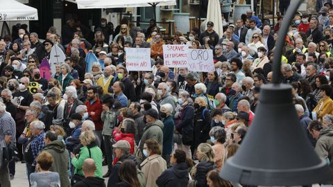 Una de las concentraciones que en los �ltimos a�os se convocaron en Tapia contra la mina de oro de Salave